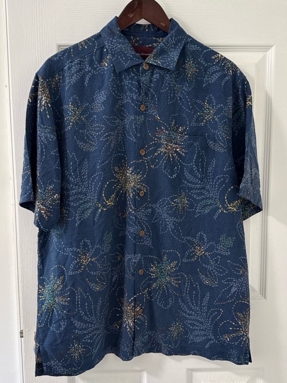 Tommy Bahama Navy Blue Floral Short-Sleeve Button-Down Shirt 100% silk